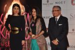 Kareena Kapoor, Shobha De at Rochele Pinto_s book launch in Shangri La Hotel, Mumbai on 6th Feb 2013 (63).JPG